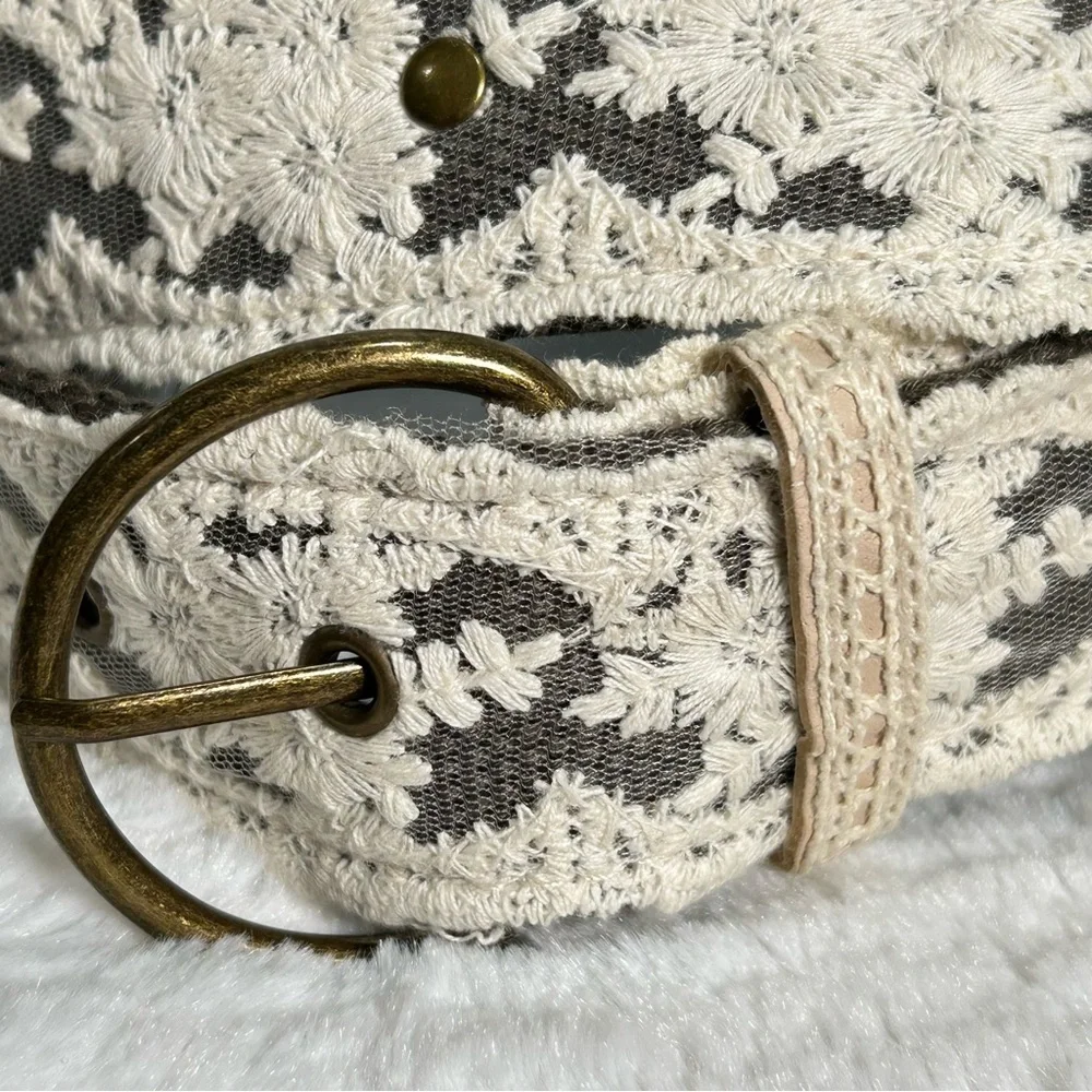 Lace Boho Belt Round Brass Buckle Flat Studs Olive Green Backing - Picture 6 of 8
